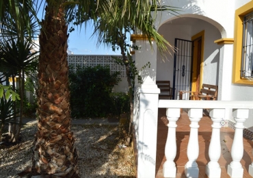 Nice townhouse on two levels with a nice swimming pool in a large pleasant green area